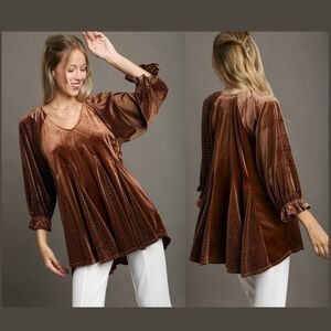 Umgee NWT Godet Hem Polka Dot V-Neck Blouse Velvet Brown Size S